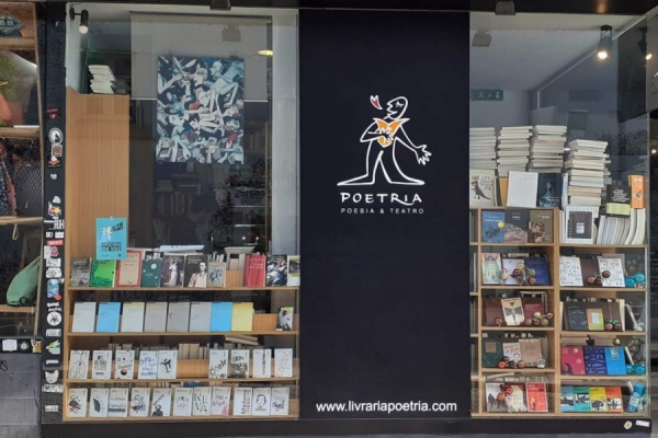 Livraria portuense Poetria recusa abandonar as Galerias Lumière